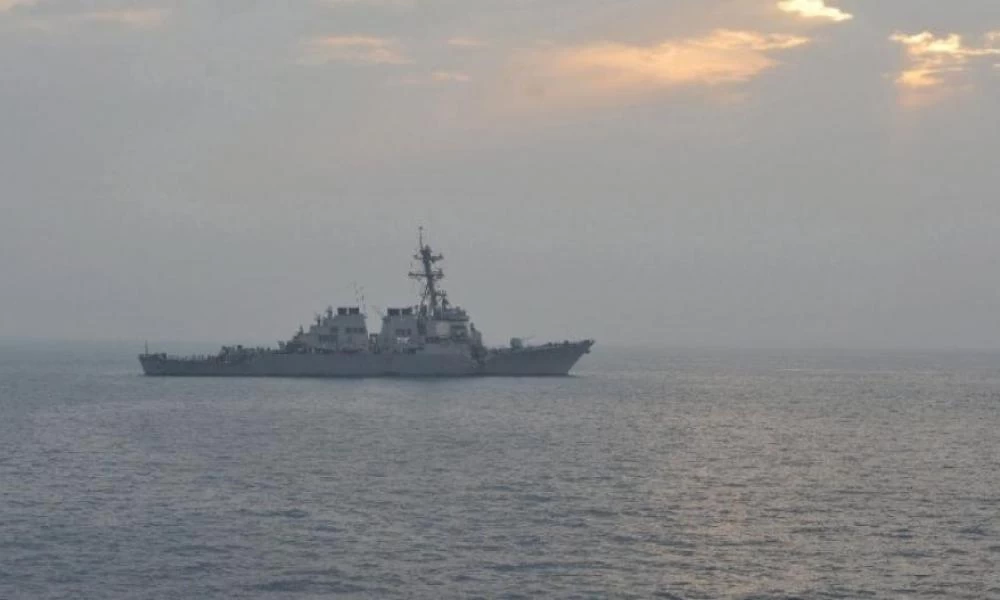 Στενά του Χορμούζ: Προειδοποιητικά πυρά από πλοίο των ΗΠΑ σε ιρανικά σκάφη